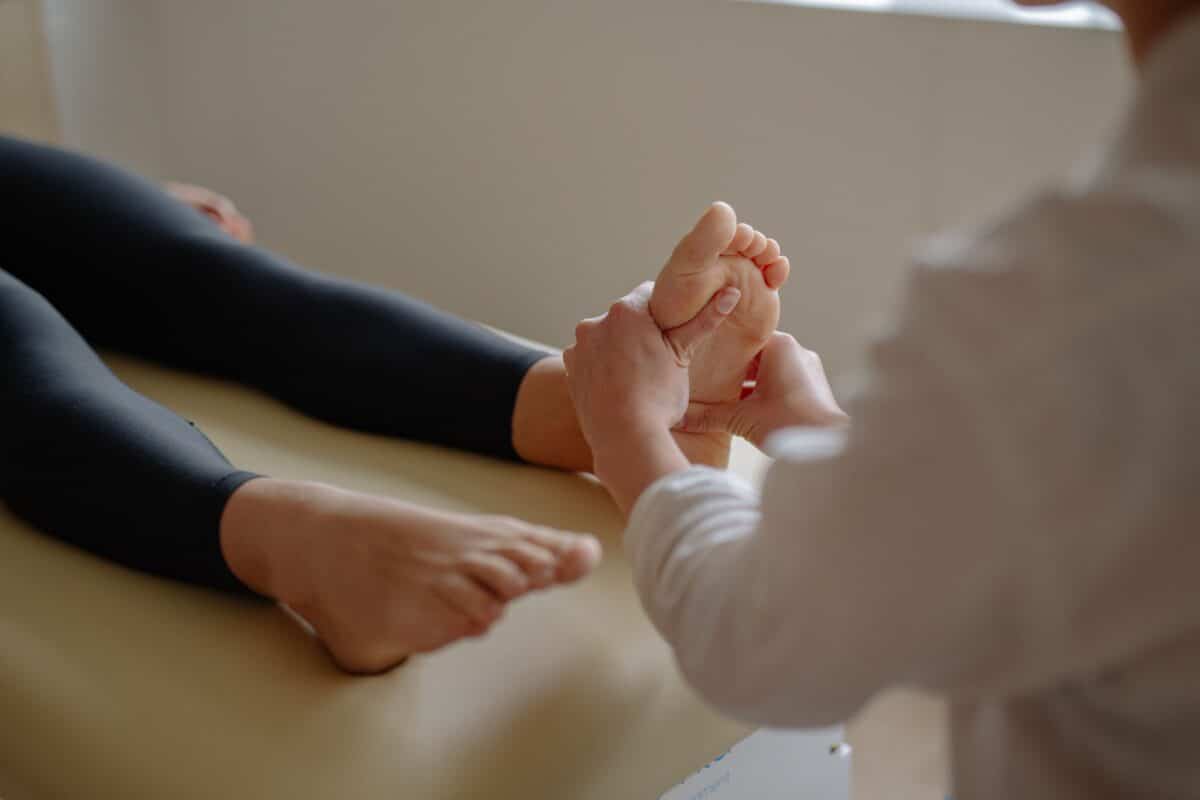 Illustration of clinician examining forefoot pain for morton's neuroma pain
